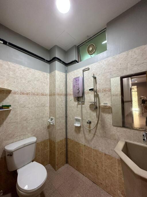 Muslim Suite Home @ Airport Bayan Lepas Penang Exterior foto